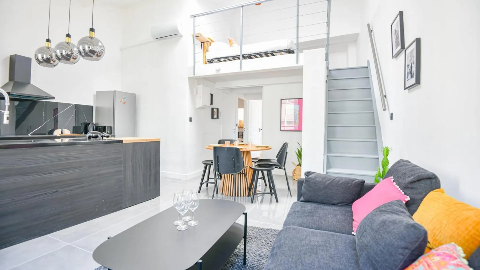 Appart 3 Ch Clim Proche Vieux-Port Gare St-Charles Marseille 0*,  France